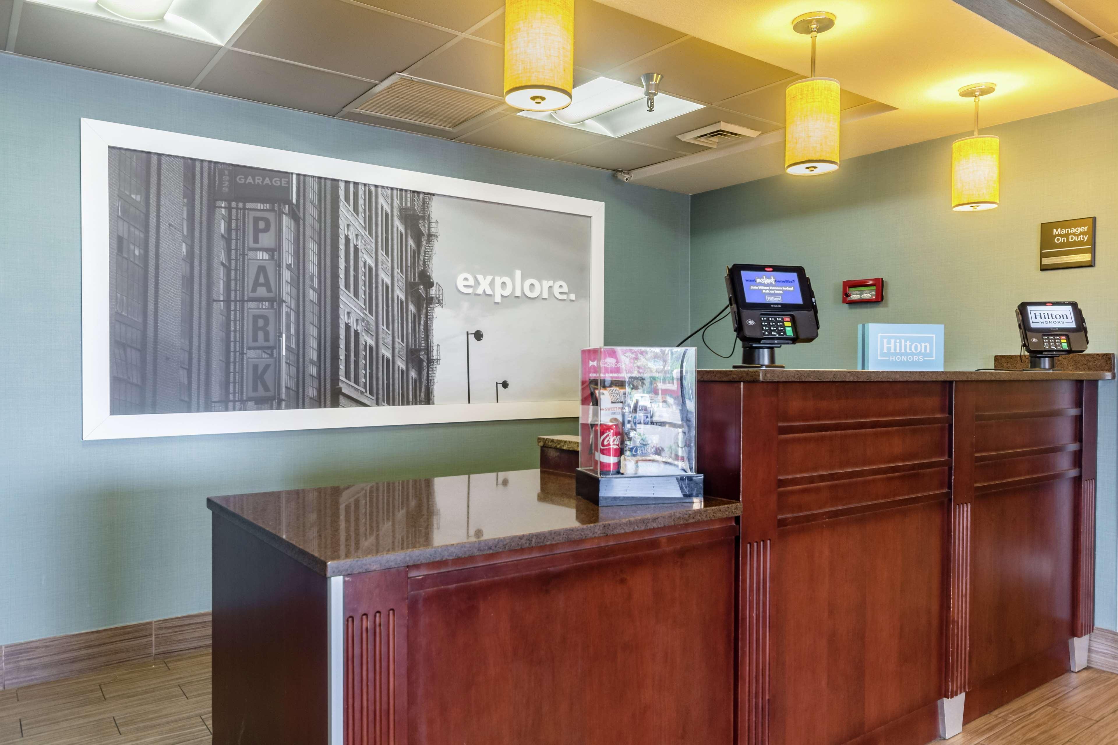 Hampton Inn Winchester-University/ Mall Exteriör bild