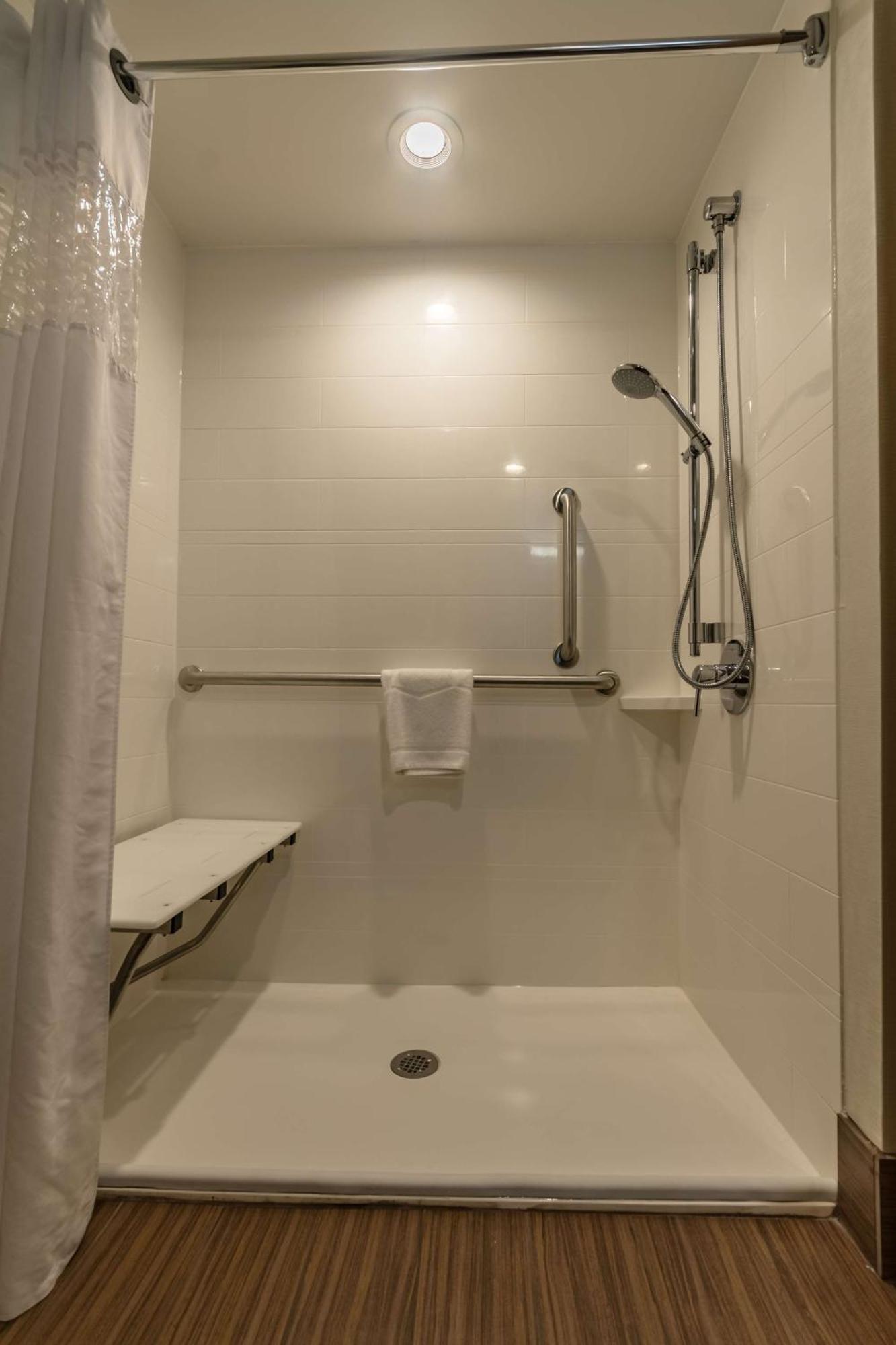 Hampton Inn Winchester-University/ Mall Exteriör bild