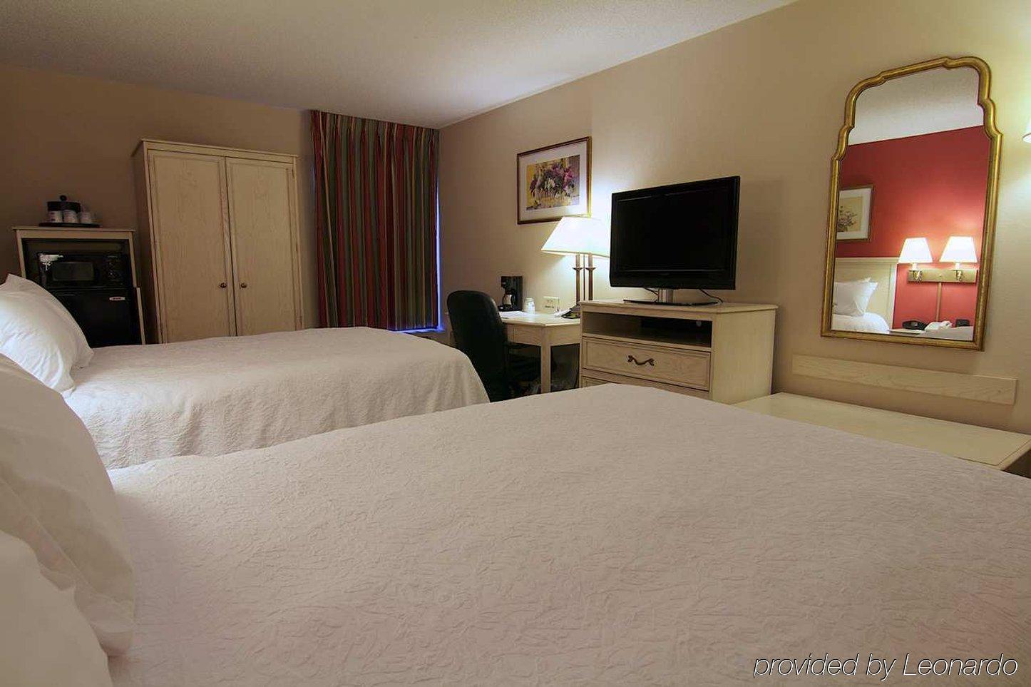 Hampton Inn Winchester-University/ Mall Exteriör bild