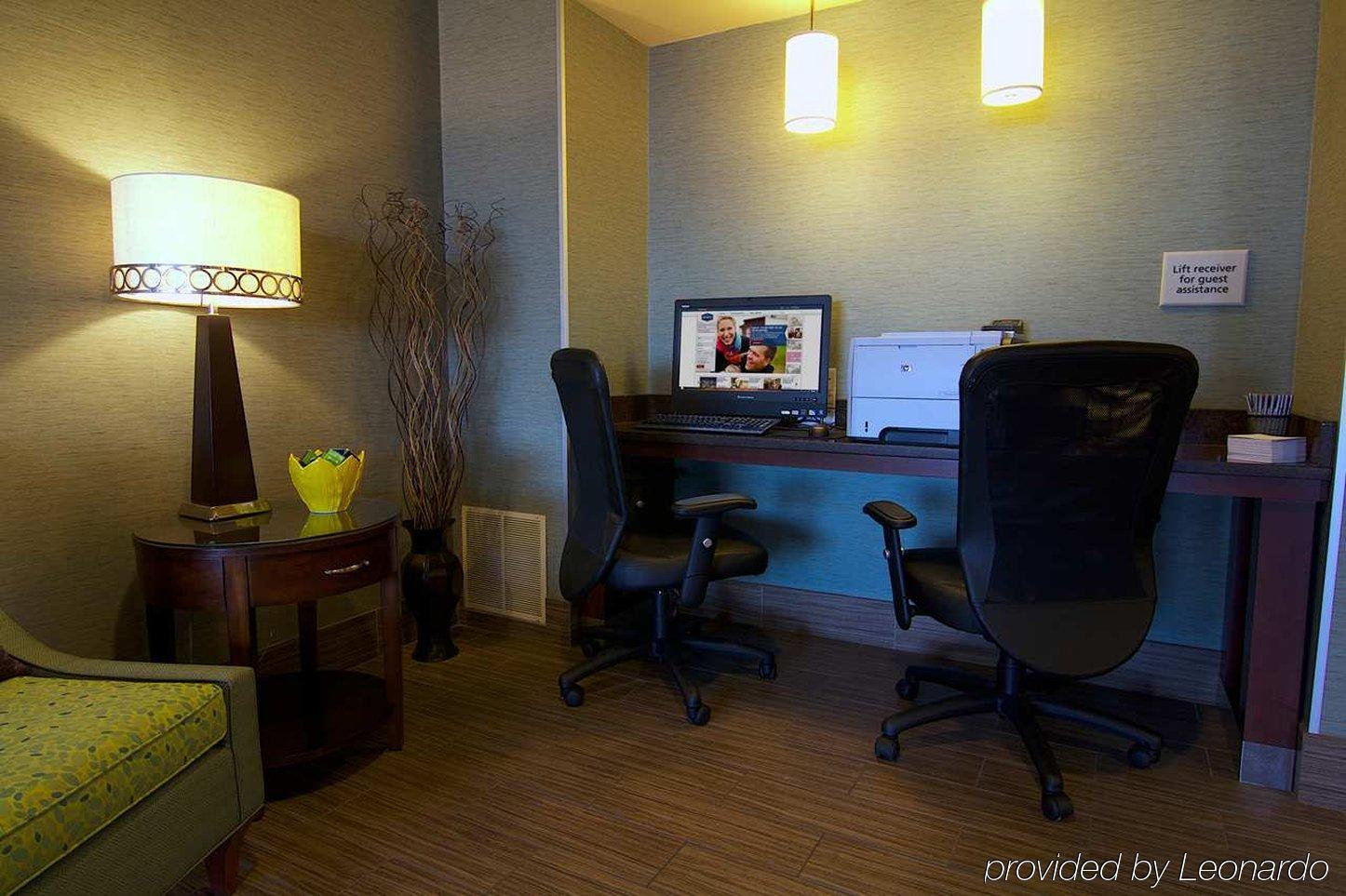 Hampton Inn Winchester-University/ Mall Exteriör bild
