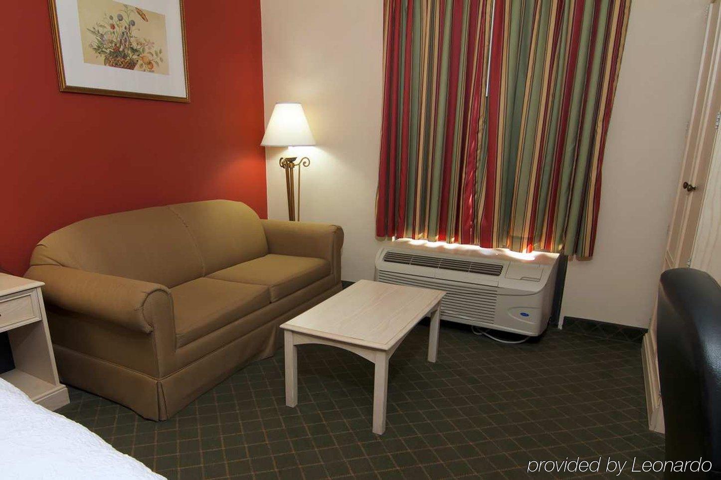 Hampton Inn Winchester-University/ Mall Exteriör bild