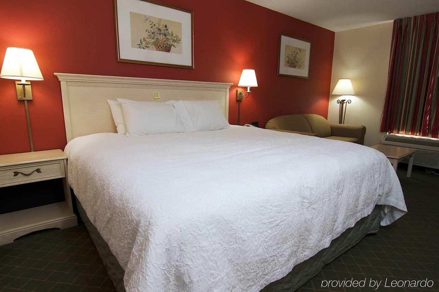Hampton Inn Winchester-University/ Mall Exteriör bild
