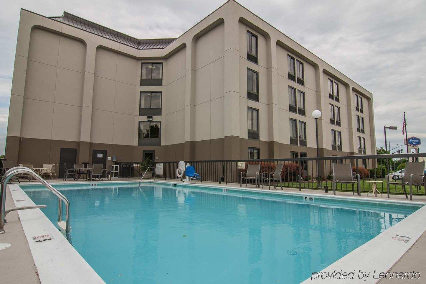 Hampton Inn Winchester-University/ Mall Exteriör bild