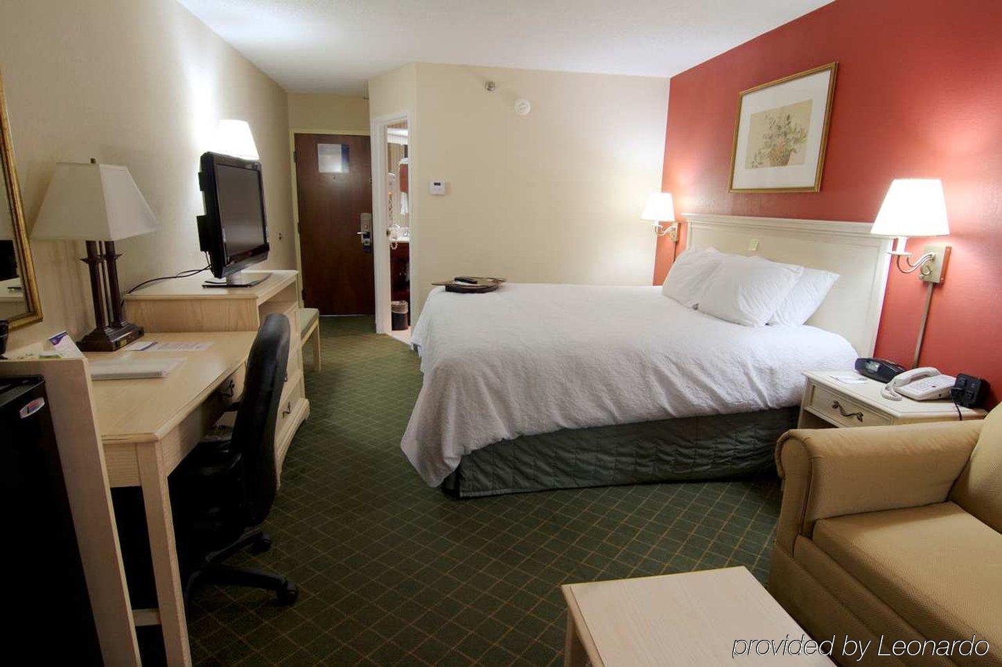 Hampton Inn Winchester-University/ Mall Exteriör bild