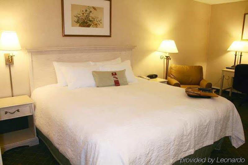 Hampton Inn Winchester-University/ Mall Exteriör bild